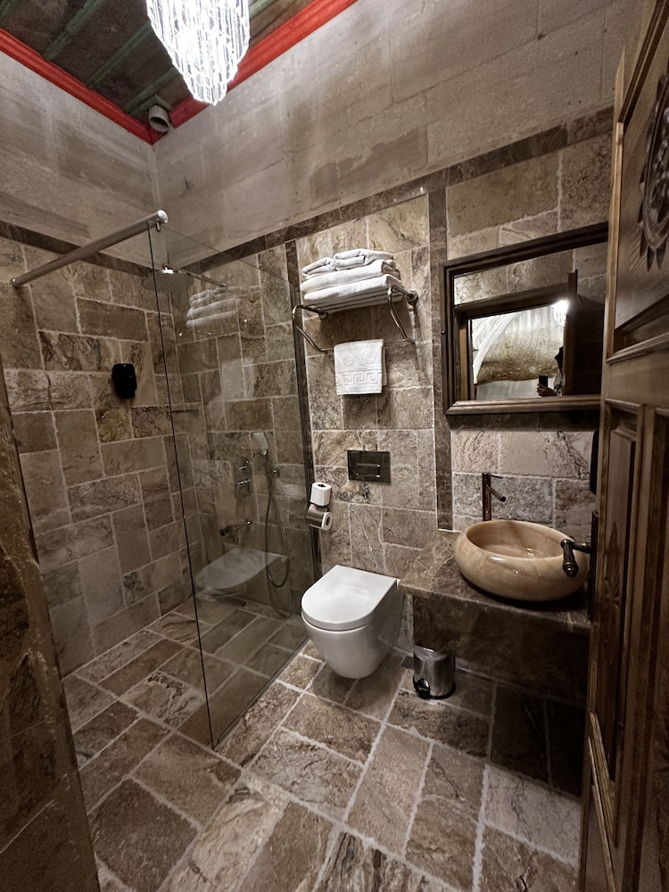 Deluxe Room, 1 King Bed, Courtyard Area photo 3