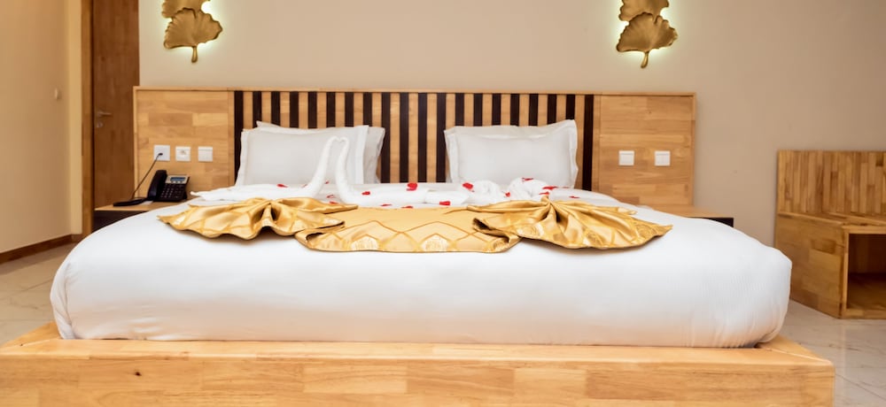 Honeymoon Suite, City View