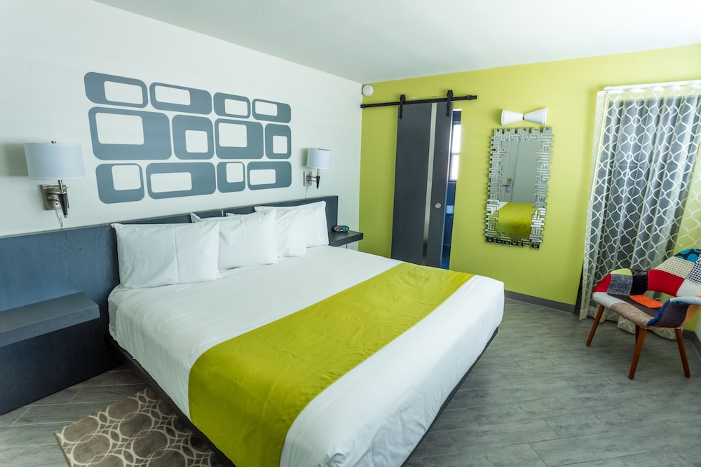 Suite, 1 King Bed with Sofa bed, Non Smoking photo 3