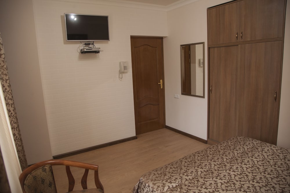 Classic Double Room, 1 Queen Bed photo 3