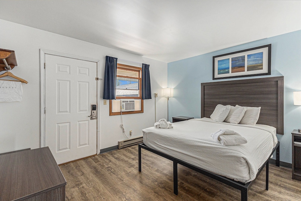 Traditional Suite, 2 Bedrooms, Balcony, Lake View