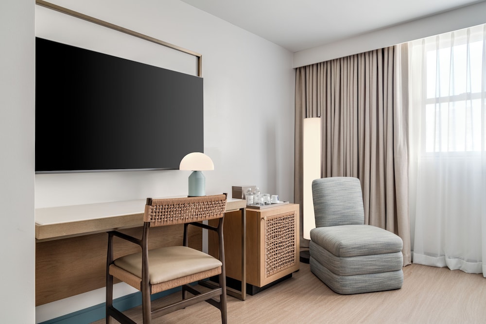 Standard Room, 2 Queen Beds (Mobility/Hearing Access, Roll-In Shwr)