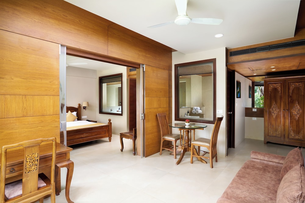Lake View Suite photo 3