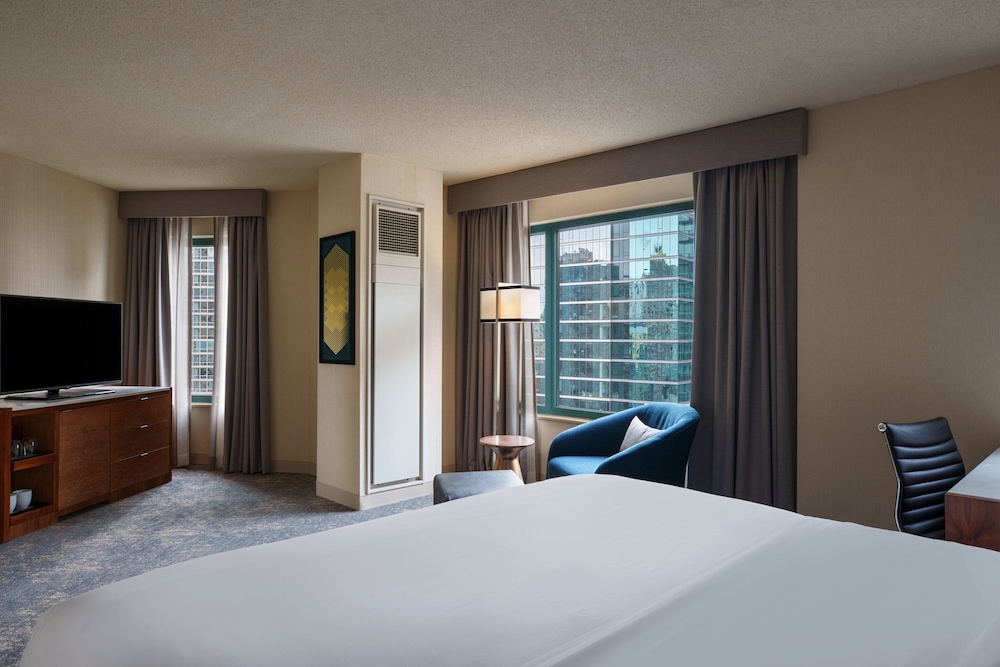 Suite, 1 Bedroom, Lake View - Photo 5