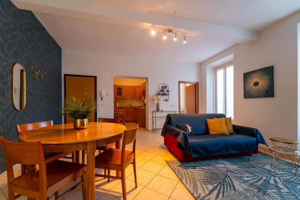 Apartment, Lake View