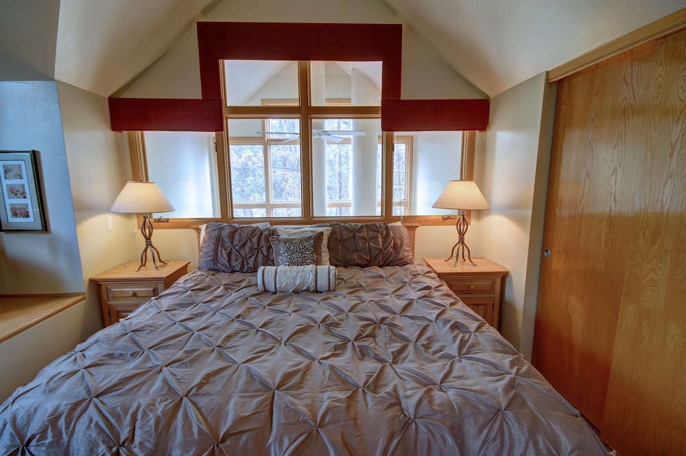 Comfort Townhome, 2 Bedrooms, Balcony, Mountain View (Soda Springs II 1924) photo 1