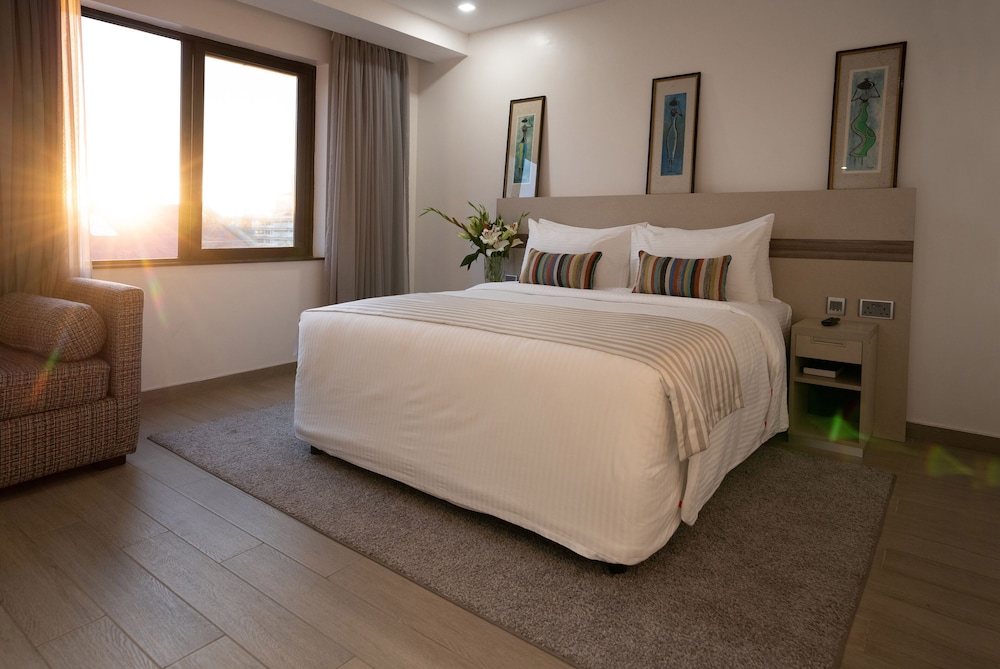 Deluxe Queen Room - Accessible photo 2