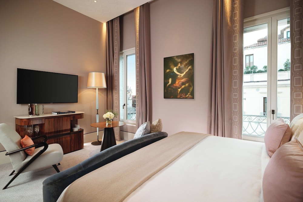 Partial Canal View Room photo 3