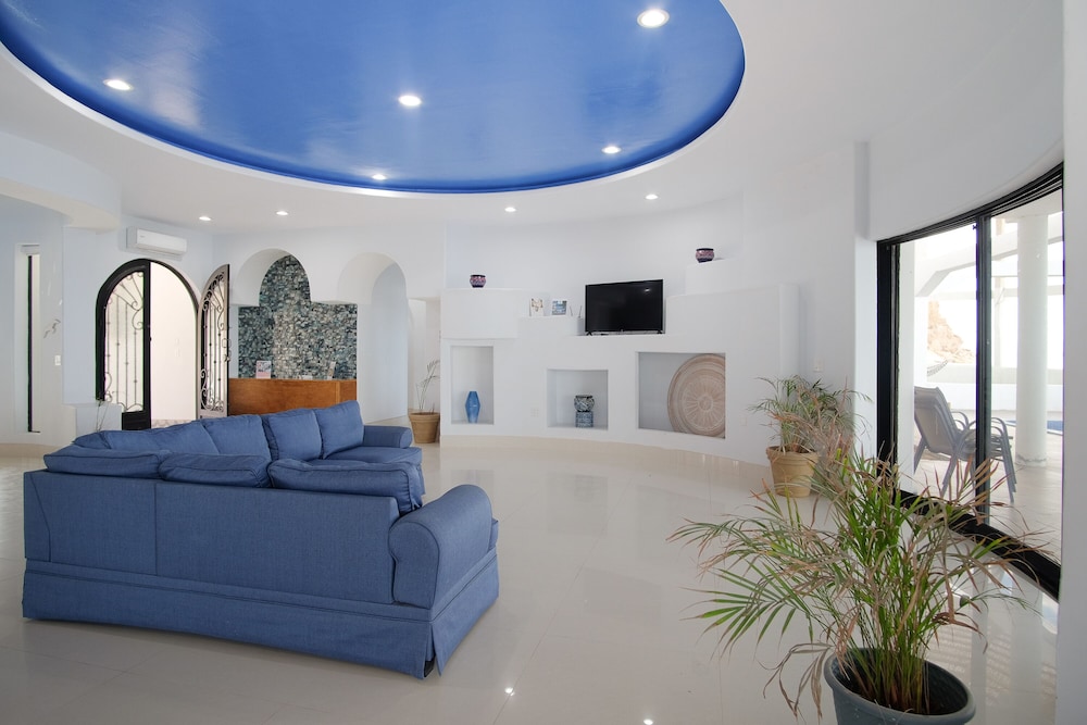 Family House, 6 Bedrooms, Private Pool, Sea View