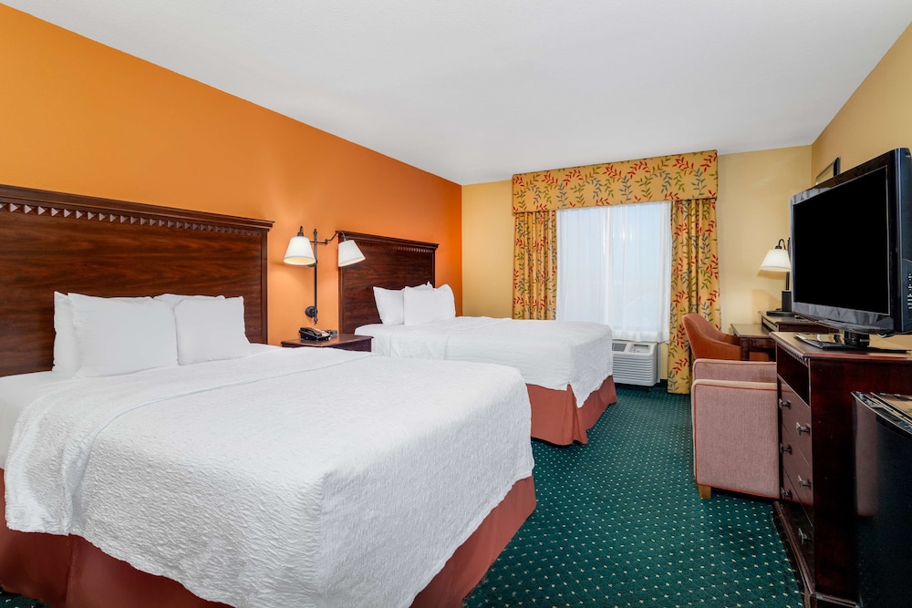 Premium Room, 2 Queen Beds, Non Smoking - Photo 3