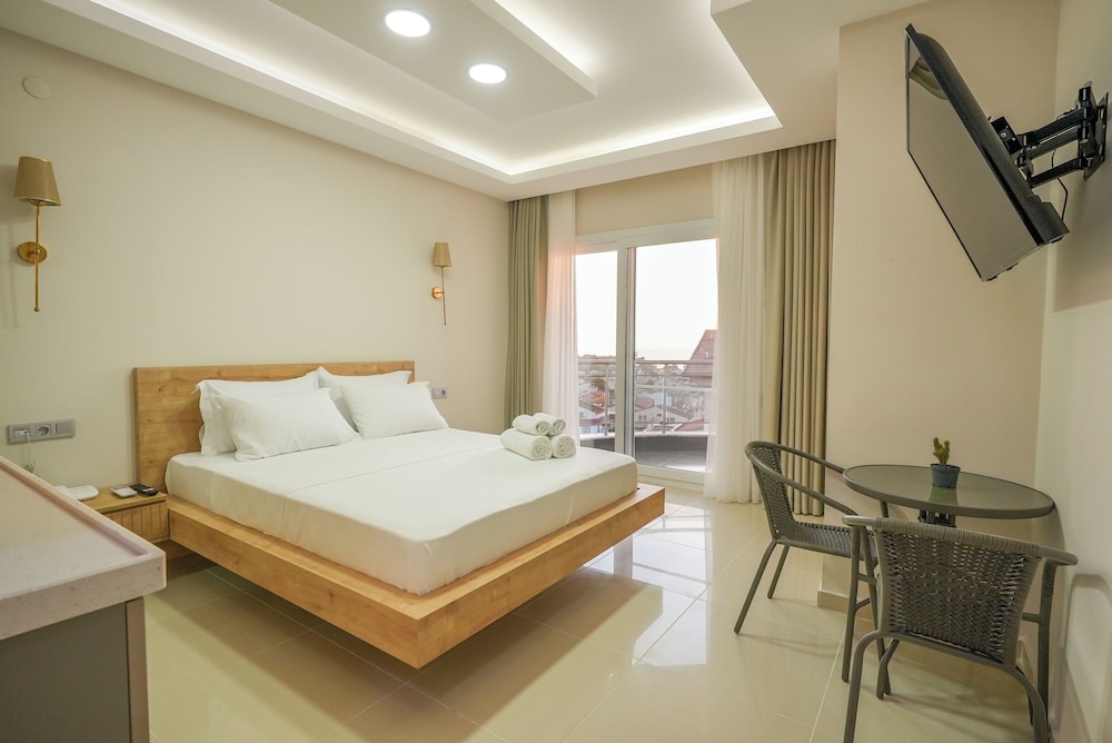 Standard Double Room, 1 Queen Bed, Lanai, Sea View