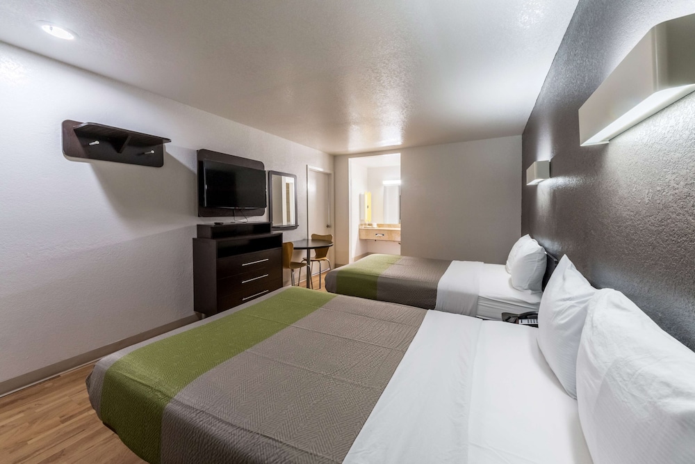 Deluxe Room, 2 Double Beds, Non Smoking, Kitchenette - Photo 2