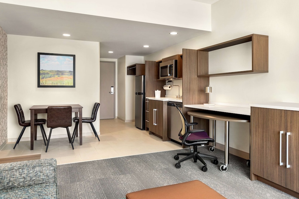 Suite, 1 King Bed, Accessible (Roll-In Shower)