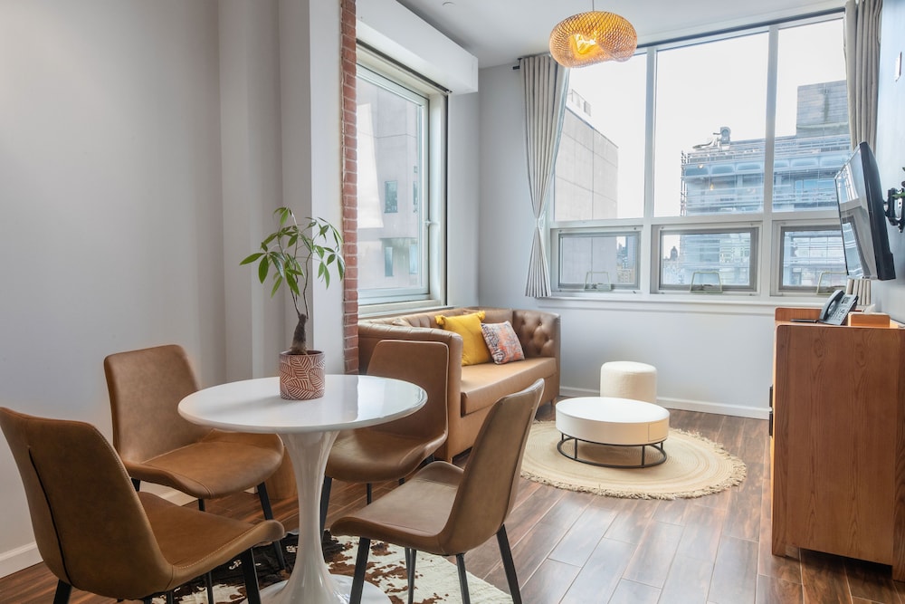 Penthouse Suite - Photo 6