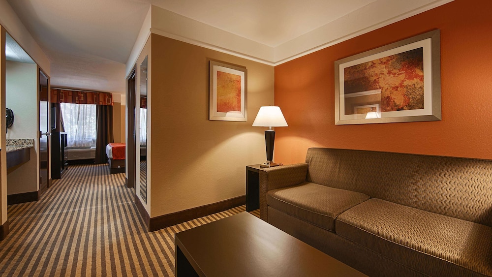 Suite, 1 King Bed, Accessible, Non Smoking (Walk-in Shower) - Photo 3