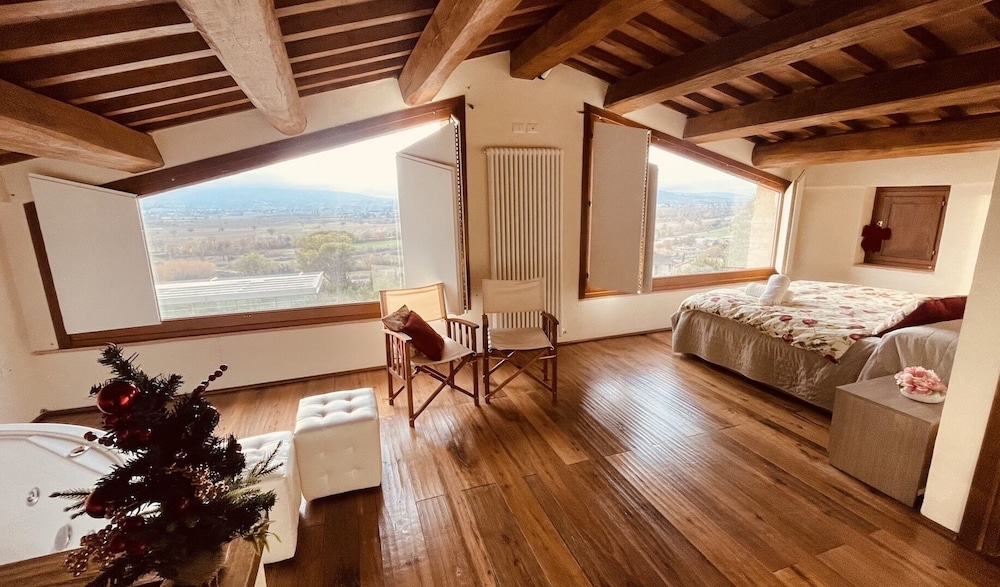 Deluxe Condo, Jetted Tub, Tower photo 3