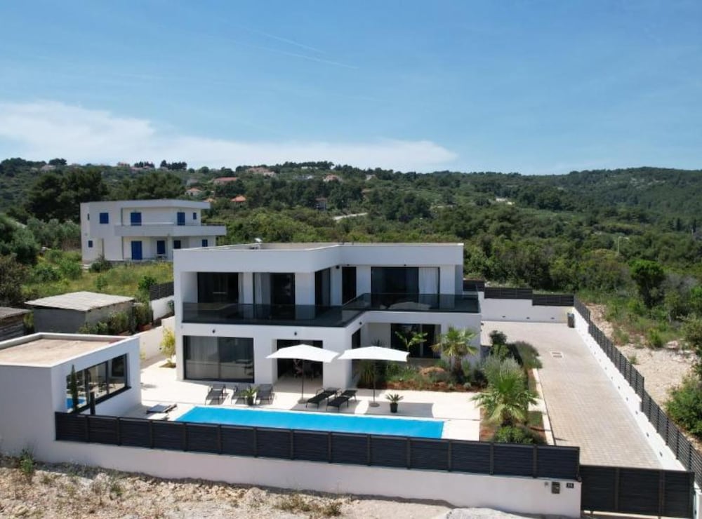 Villa (Four Bedroom Villa)