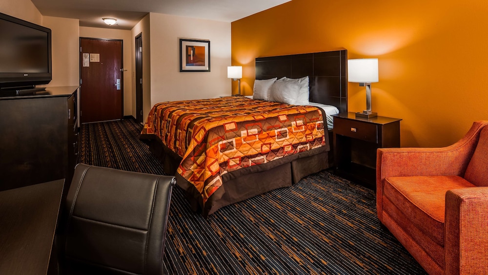 Standard Room, 1 King Bed, Accessible, Bathtub - Photo 1