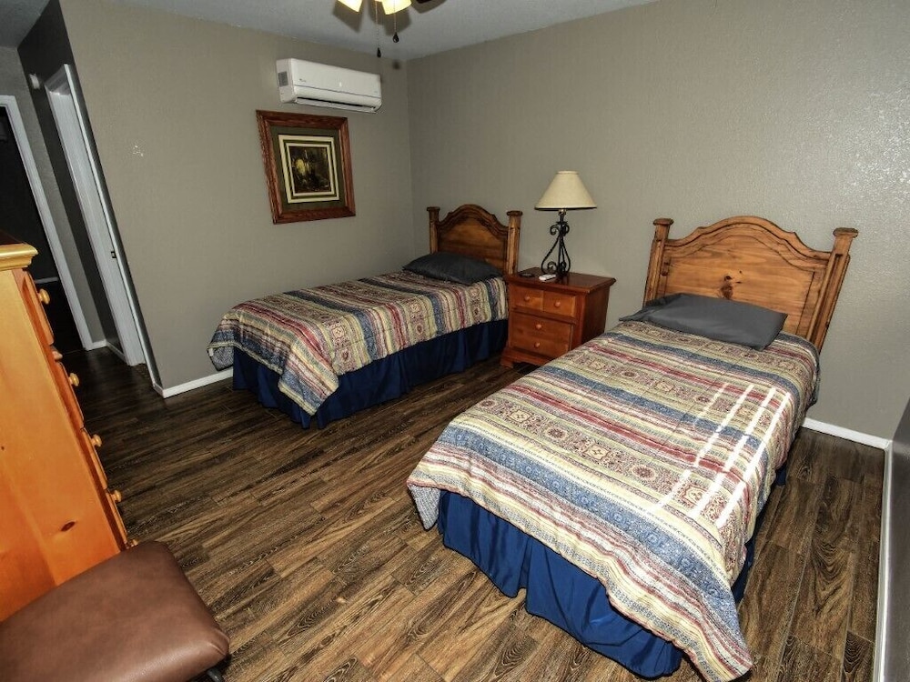 Lake Texoma, Twin Beds, Lake View - No Pets