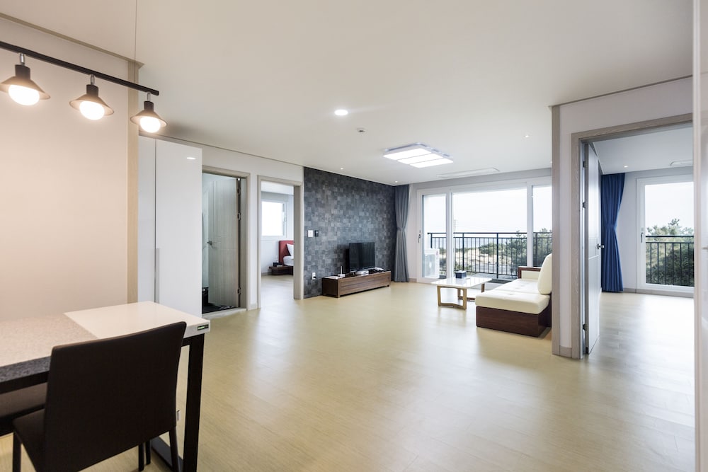 Suite, Terrace, Garden Area - Photo 5