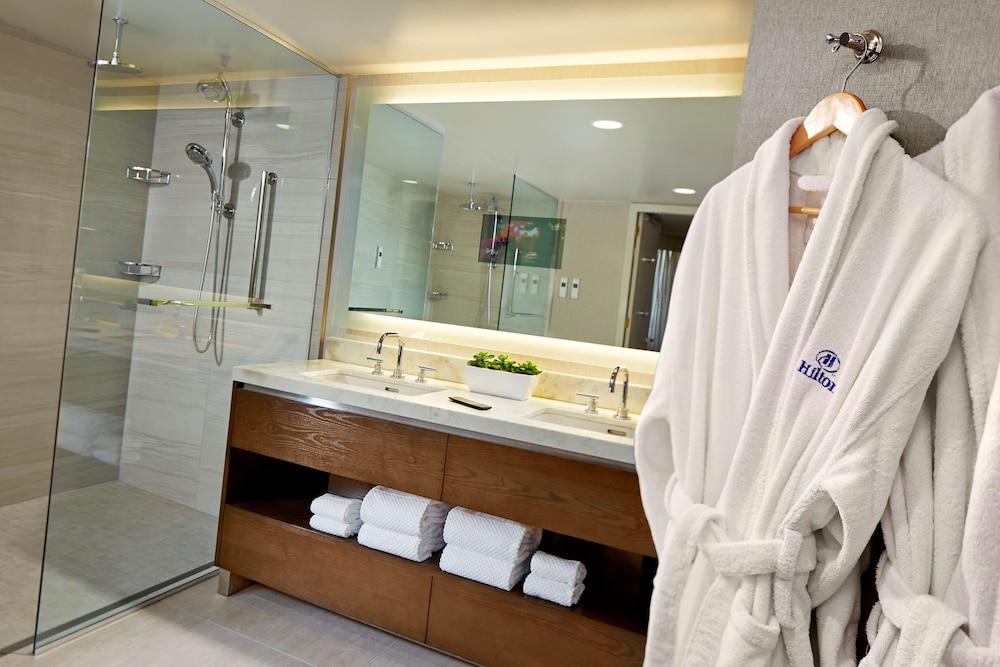Junior Suite, 1 King Bed, Non Smoking - Photo 9