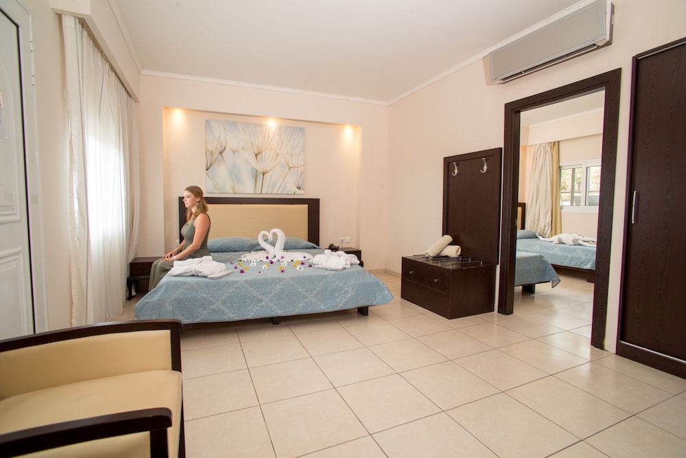 Maisonette Shared Pool