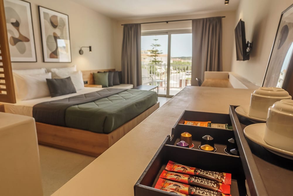 Deluxe Room - Photo 8