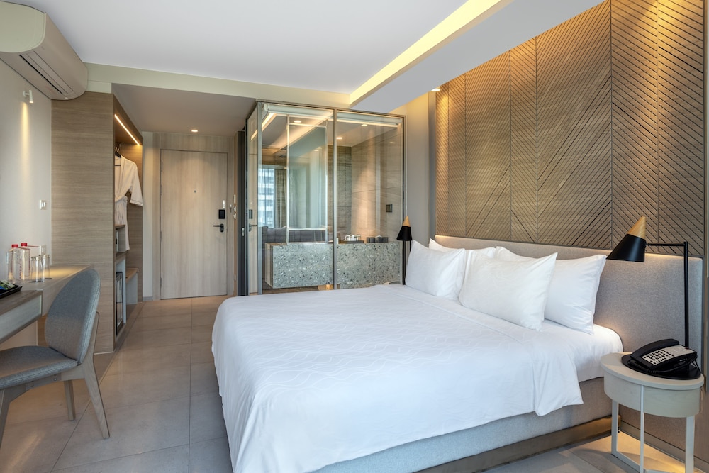 Superior King Room - Photo 7
