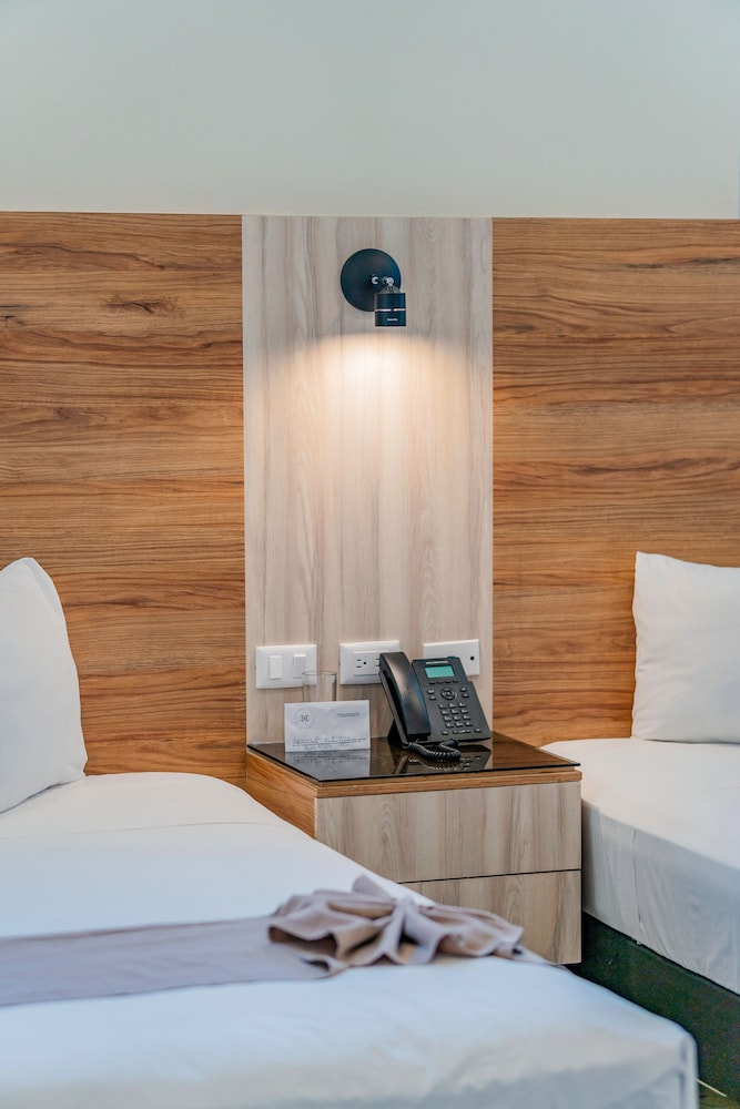 Deluxe Double Room - Photo 10