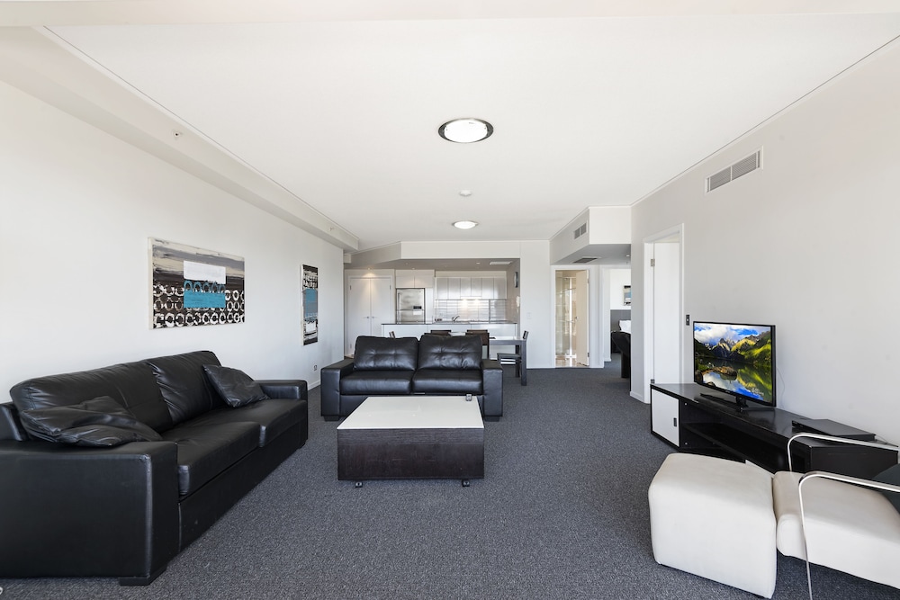 Family Apartment, 3 Bedrooms, Partial Ocean View photo 2