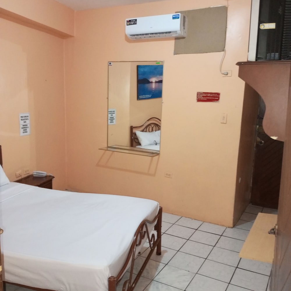 Economy Room, 1 Queen Bed, Non Smoking photo 1