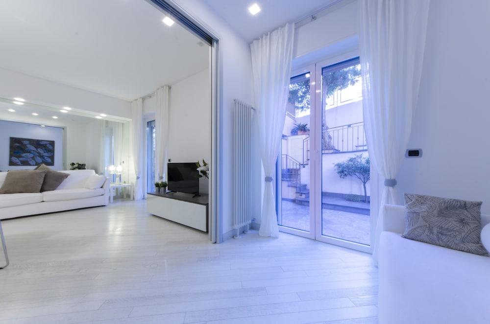 Apartment, 2 Bedrooms, Garden Area photo 1