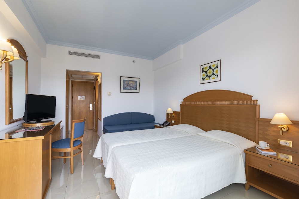 Double or Twin Room, Sea View - Photo 2