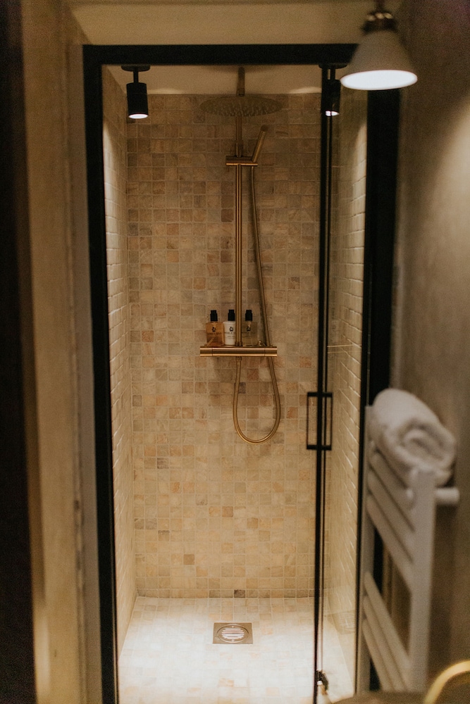 Hotel Comfy Double photo 2