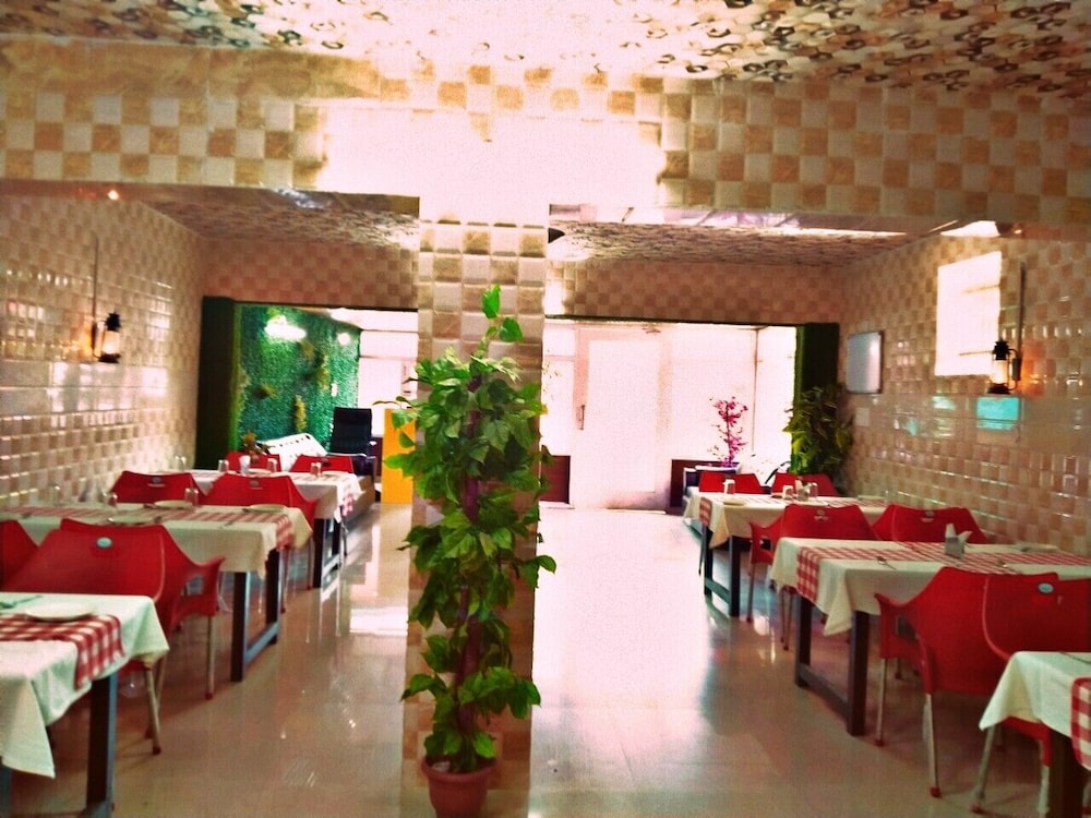 Deluxe Room - Photo 12