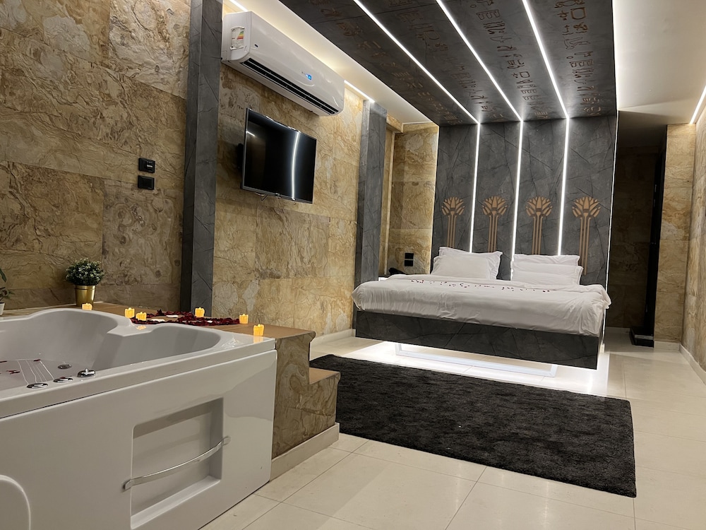 Junior Suite With Pyramid View
