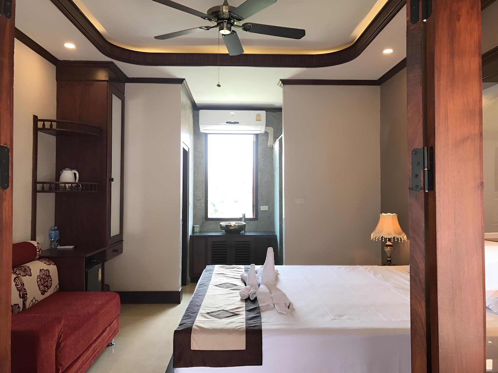 Family Room, 2 Bedrooms, Pool View photo 2