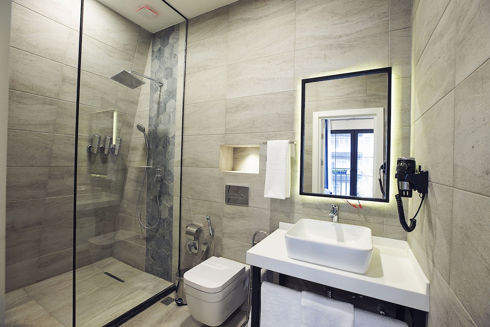 Standard Double or Twin Room - Photo 11