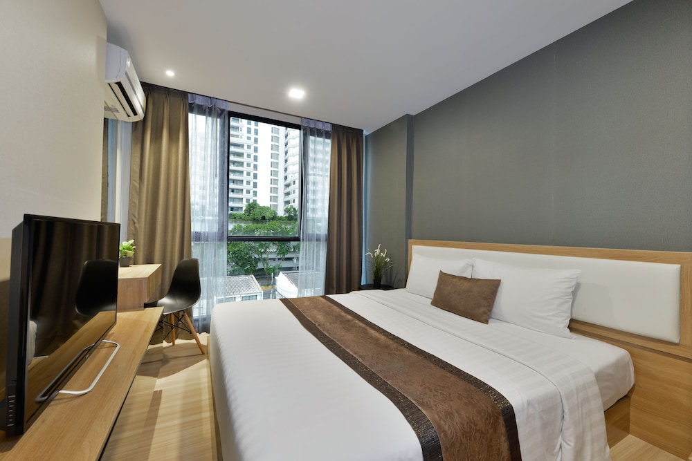 Deluxe Room, 1 Bedroom (1 King Bed) photo 2
