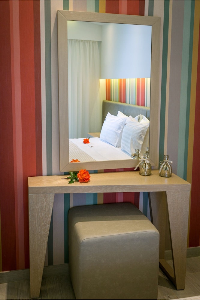Deluxe Suite (201)