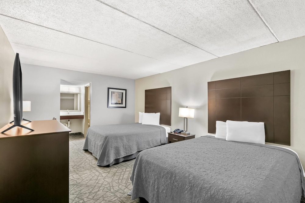 Standard Room, 2 Queen Beds, Non Smoking photo 2