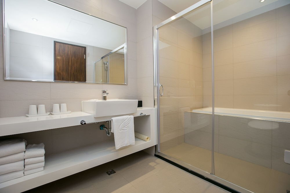 Deluxe Quadruple Room, Lake View photo 3