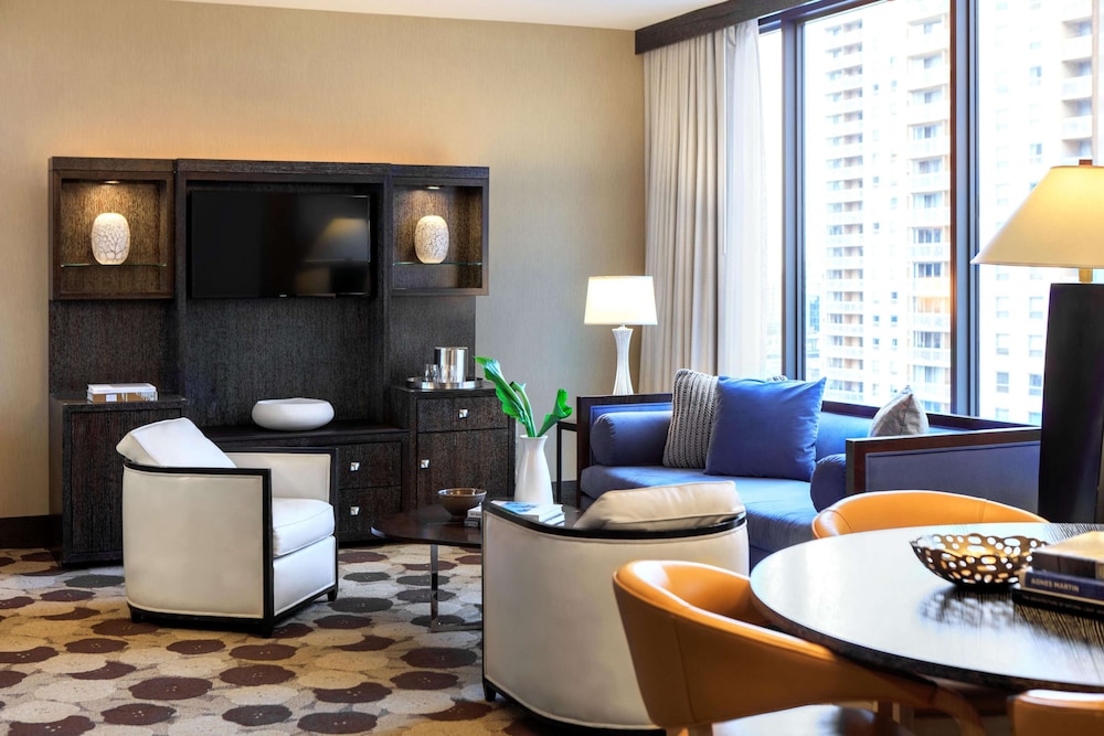Suite (The Artist Suite) thumbnail 5