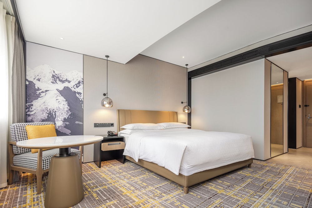 Superior Room, 1 King Bed, City View - Photo 4