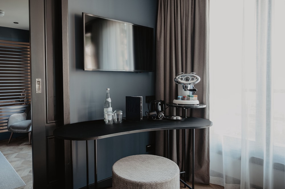 Exclusive Triple Room, 1 Bedroom (Full Moon)
