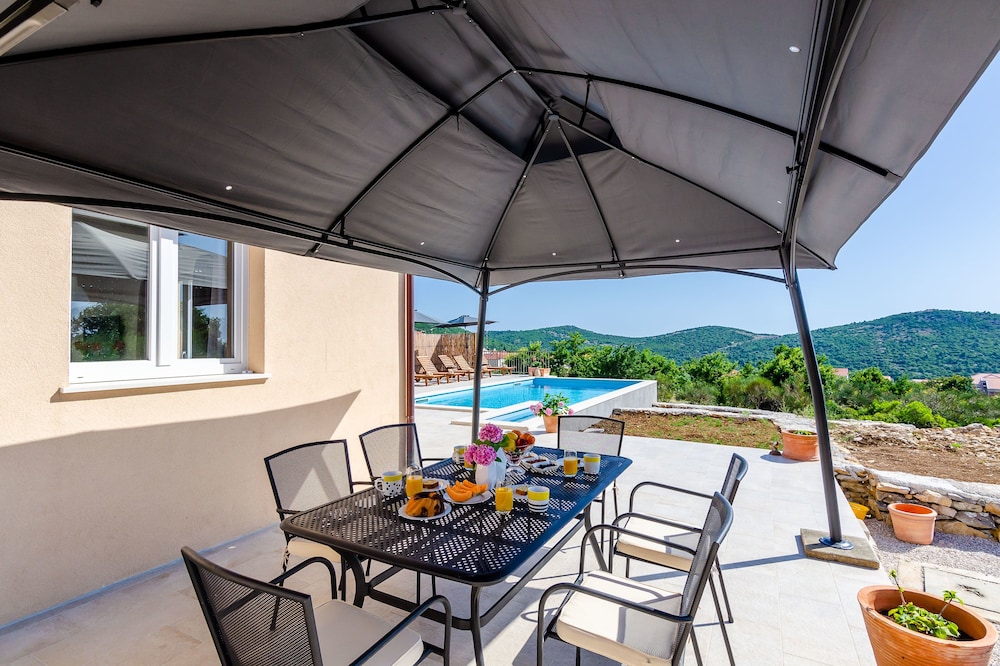 Villa, 3 Bedrooms, Private Pool, Sea View photo 2