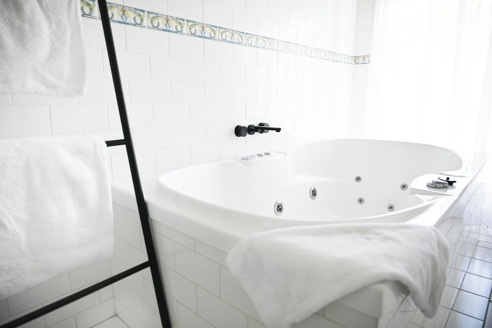Standard Room, Non Smoking, Jetted Tub (Grande Vista) photo 3
