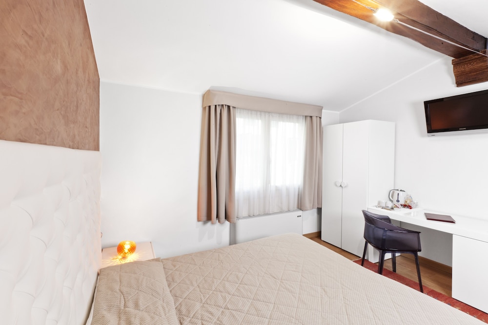 Double or Twin Room, Annex Building - Photo 2