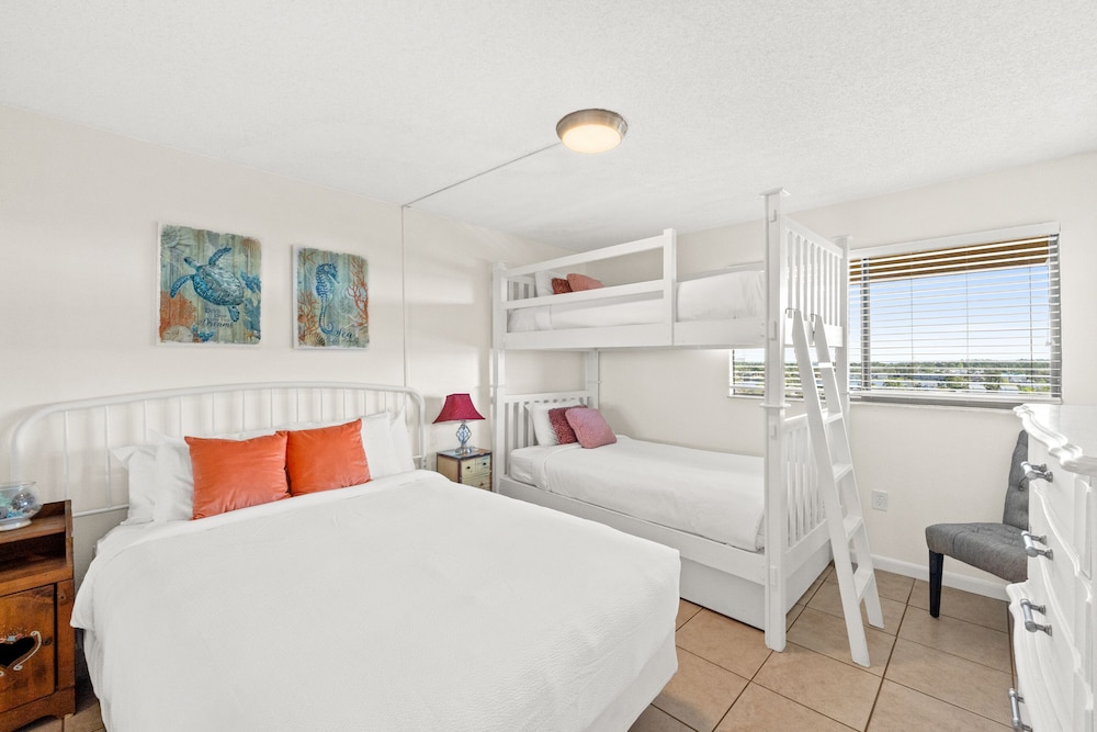 Condo, 2 Bedrooms, Ocean View (1002a)