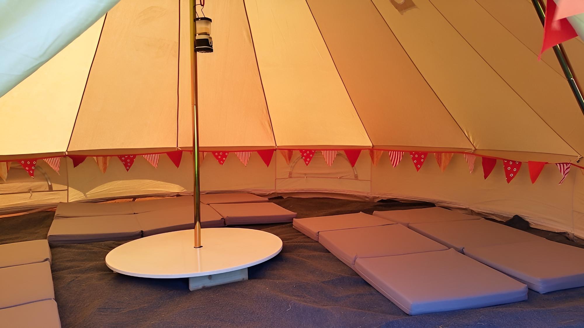 Party Field (Caravan, Lorry, Hut and Tents) photo 3